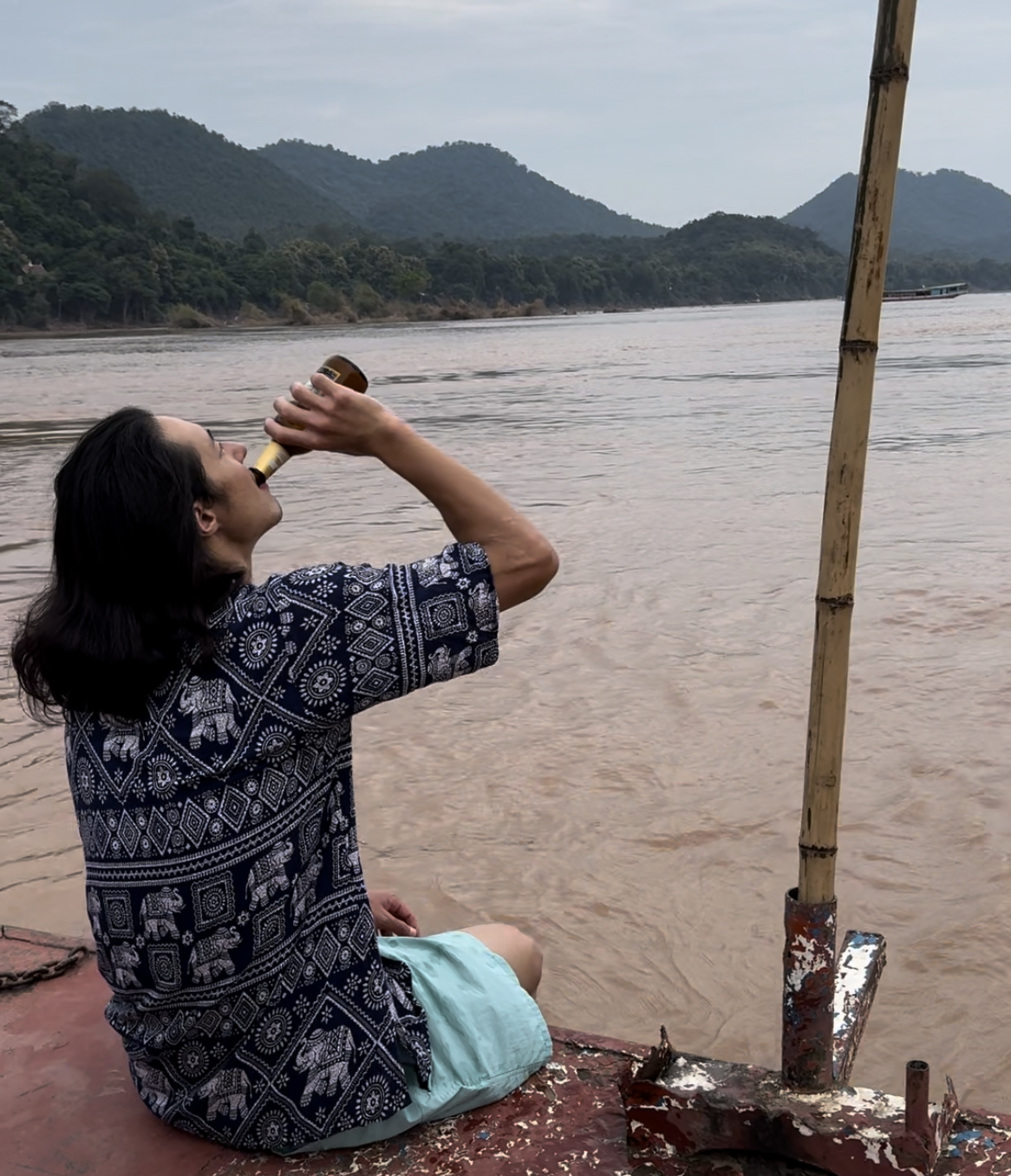 メコン川クルーズ、ラオスビールと